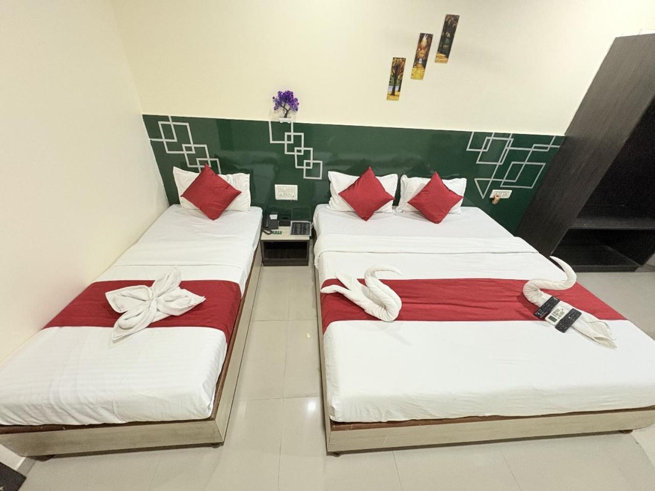Hotel Kailash Park- Near International Airport Mumbai Dış mekan fotoğraf