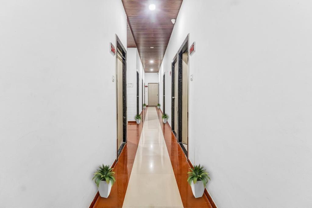Hotel Kailash Park- Near International Airport Mumbai Dış mekan fotoğraf