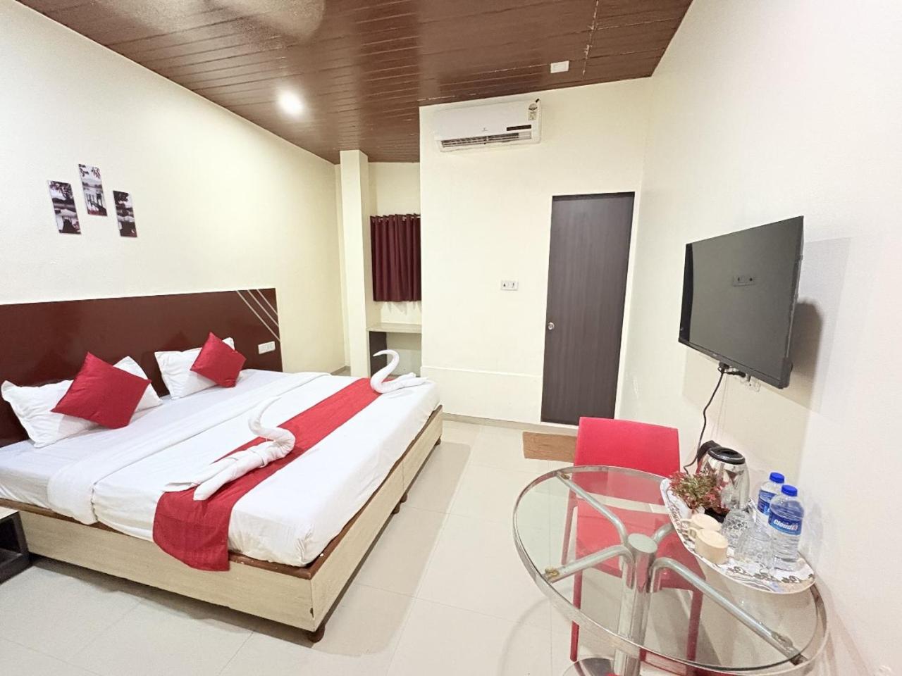 Hotel Kailash Park- Near International Airport Mumbai Dış mekan fotoğraf