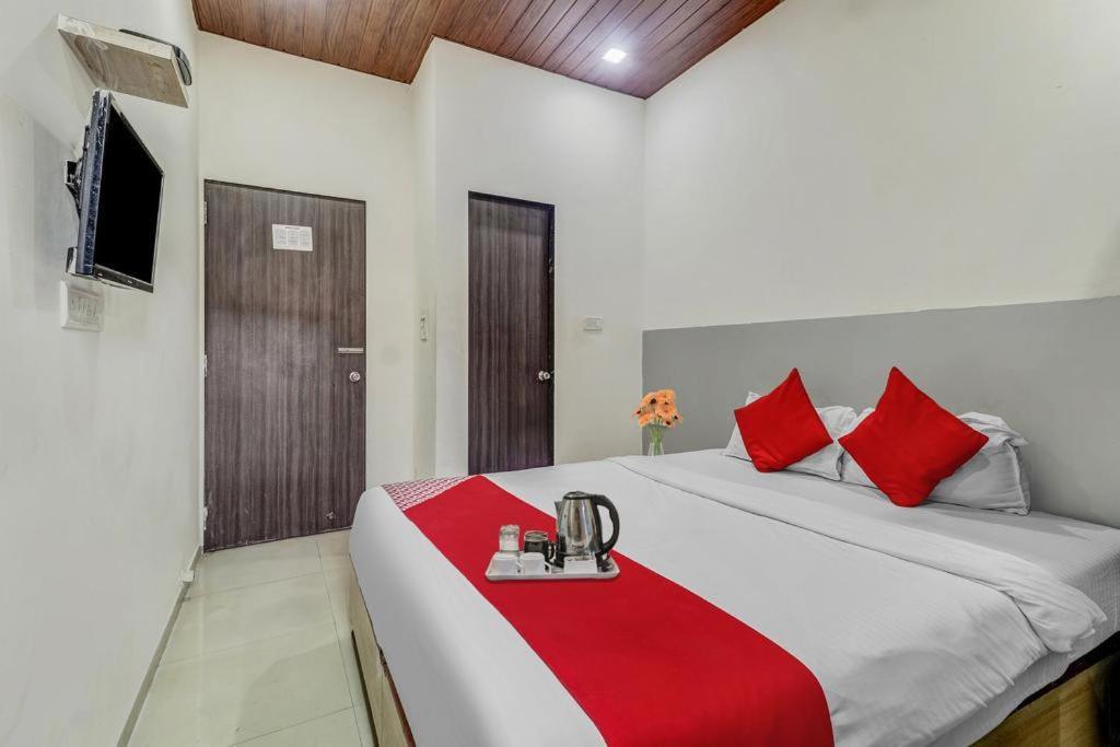Hotel Kailash Park- Near International Airport Mumbai Dış mekan fotoğraf